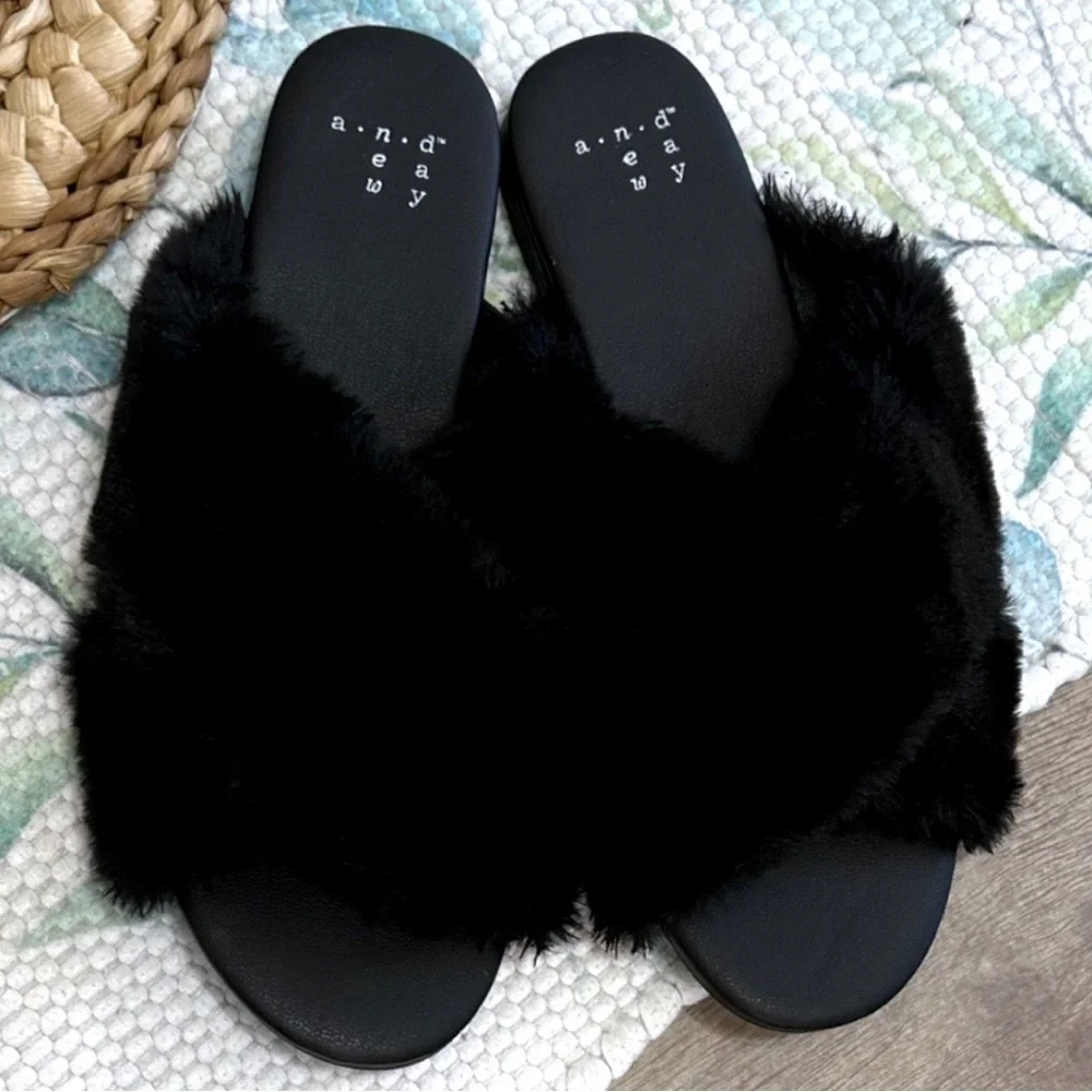 A New Day Women’s Black Fuzzy Slide Sandals Size 5.5 Crossband Faux Fur New